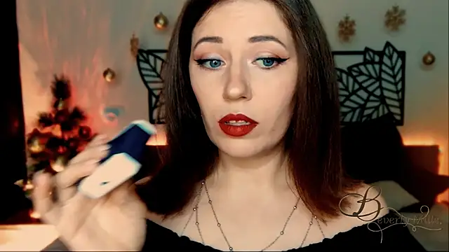 Snapshot of MissBeverlyMills chatting on 12-21-24, 06:11 MissBeverlyMills online show from 12-21-24, 06:11