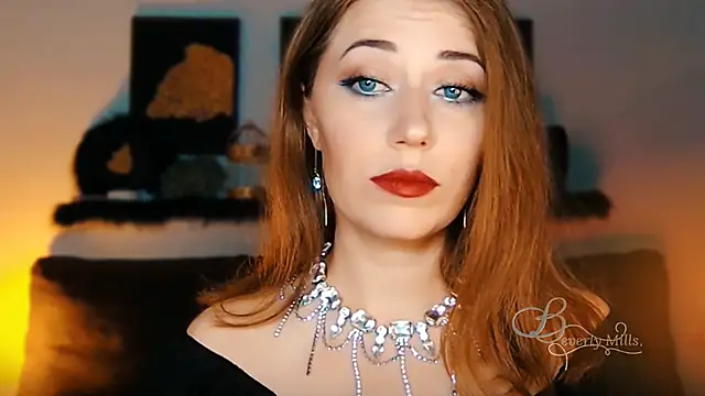 Snapshot of MissBeverlyMills chatting on 09-28-25, 01:01 MissBeverlyMills online show from 09-28-25, 01:01