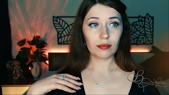 Snapshot of MissBeverlyMills chatting on 01-25-25, 06:35 MissBeverlyMills online show from 01-25-25, 06:35