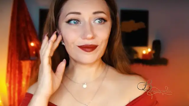 Snapshot of MissBeverlyMills chatting on 10-18-25, 02:57 MissBeverlyMills online show from 10-18-25, 02:57