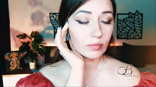 Snapshot of MissBeverlyMills chatting on 02-19-25, 09:17 MissBeverlyMills online show from 02-19-25, 09:17