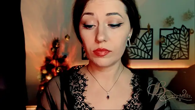 Snapshot of MissBeverlyMills chatting on 01-02-25, 04:13 MissBeverlyMills online show from 01-02-25, 04:13