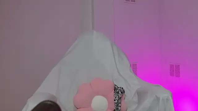 hantonella  online show from 10-31-25, 01:08