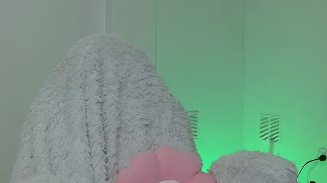 hantonella  online show from 10-27-25, 12:39