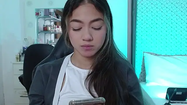 Snapshot of hantonella_ chatting on 07-18-26, 02:47 hantonella online show from 07-18-26, 02:47
