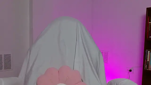 hantonella  online show from 10-30-25, 09:01