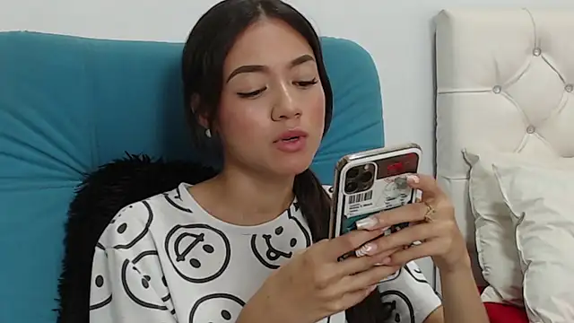 Snapshot of hantonella_ chatting on 12-09-24, 02:49 hantonella  online show from 12-09-24, 02:49
