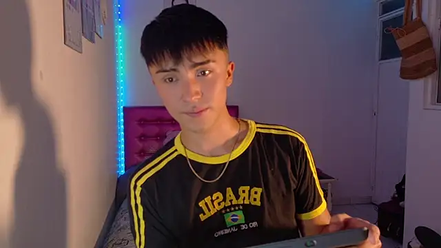 santi-fabulous online show from 12-18-25, 03:11