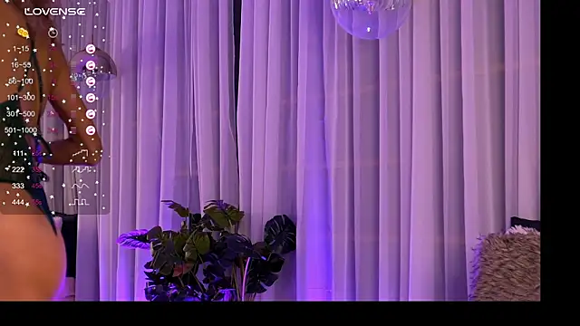 Snapshot of CynthiaWest chatting on 09-29-25, 03:13 CynthiaWest online show from 09-29-25, 03:13