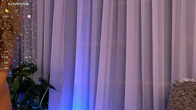 Snapshot of CynthiaWest chatting on 09-30-25, 03:12 CynthiaWest online show from 09-30-25, 03:12