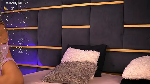 Snapshot of CynthiaWest chatting on 03-05-25, 04:02 CynthiaWest online show from 03-05-25, 04:02