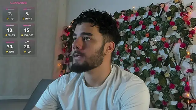 Snapshot of caprywilliams chatting on 12-17-24, 07:07 caprywilliams online show from 12-17-24, 07:07