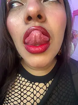 krishaa  online show from 06-06-26, 07:52
