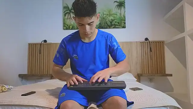 andrew rose  online show from 10-21-25, 08:30