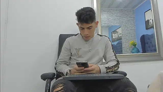 andrew rose  online show from 10-09-25, 04:02