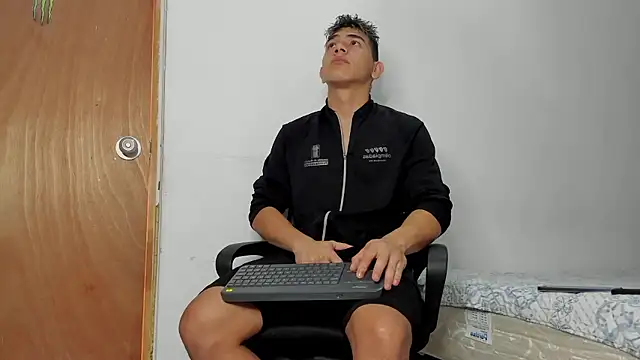 andrew rose  online show from 01-15-26, 04:54