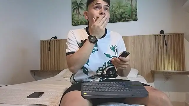 andrew rose  online show from 10-20-25, 10:32