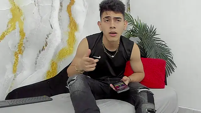 andrew rose  online show from 09-19-25, 02:04