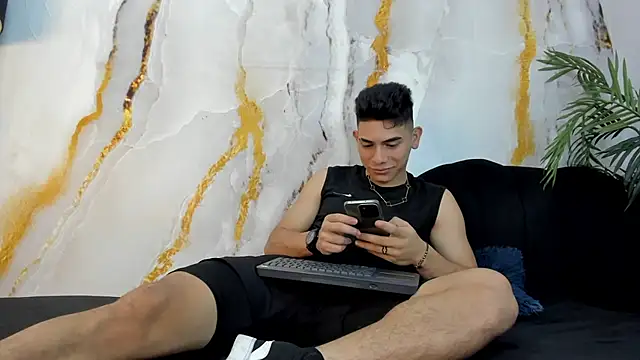 andrew rose  online show from 10-04-25, 03:24