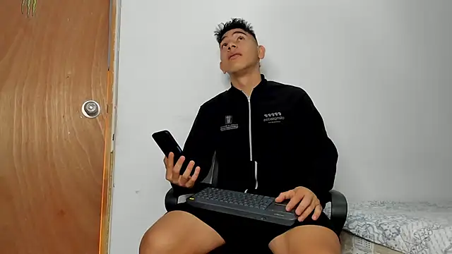 andrew rose  online show from 11-17-25, 03:16