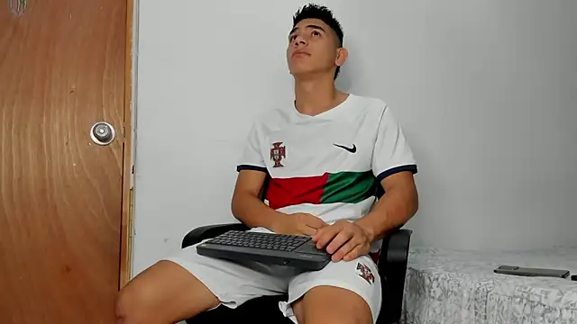 andrew rose  online show from 11-26-25, 02:50