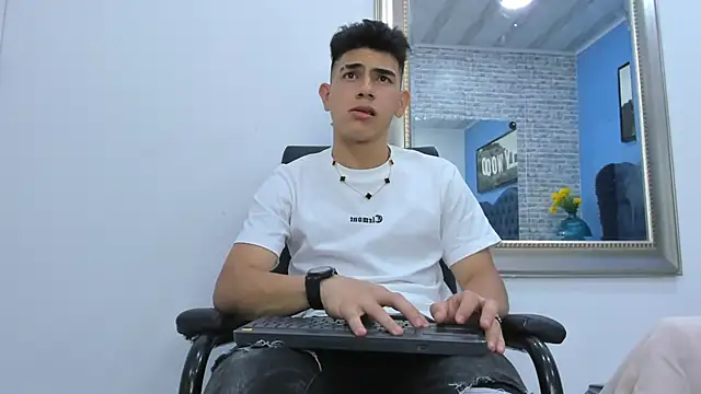 andrew rose  online show from 10-04-25, 03:19