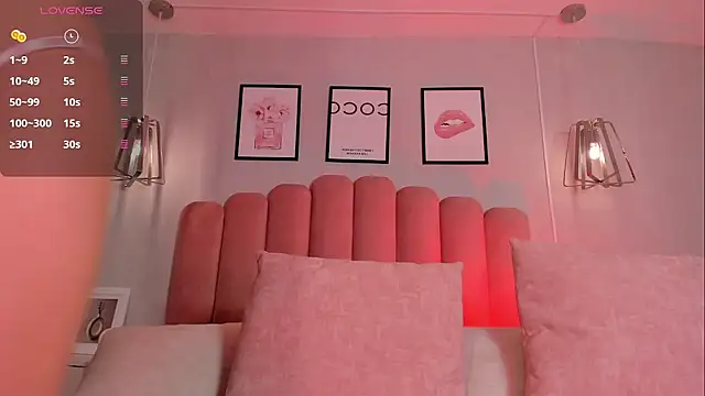 Snapshot of Megan-holly chatting on 07-06-26, 03:47 Megan-holly online show from 07-06-26, 03:47