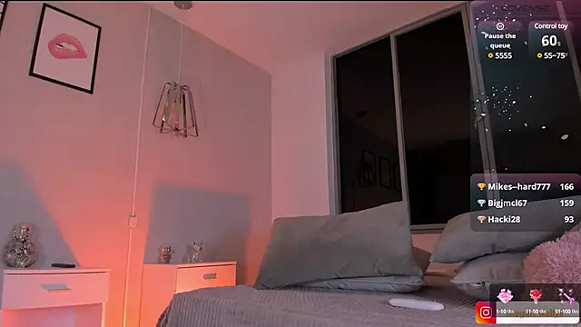 Snapshot of Megan-holly chatting on 03-21-25, 01:24 Megan-holly online show from 03-21-25, 01:24