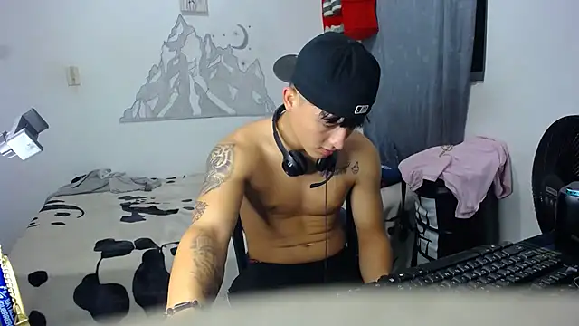 Snapshot of Pharaon_71 chatting on 02-14-26, 04:45 Pharaon 71 online show from 02-14-26, 04:45