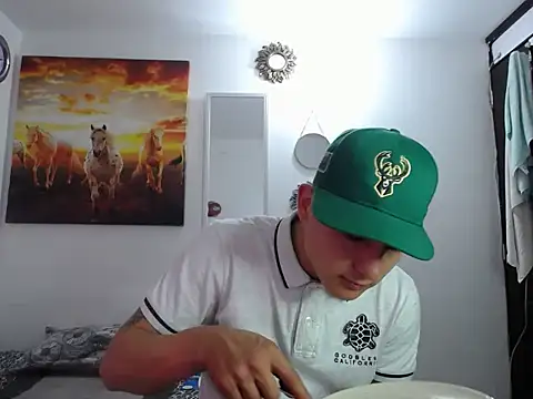 Snapshot of Pharaon_71 chatting on 03-05-25, 11:27 Pharaon 71 online show from 03-05-25, 11:27