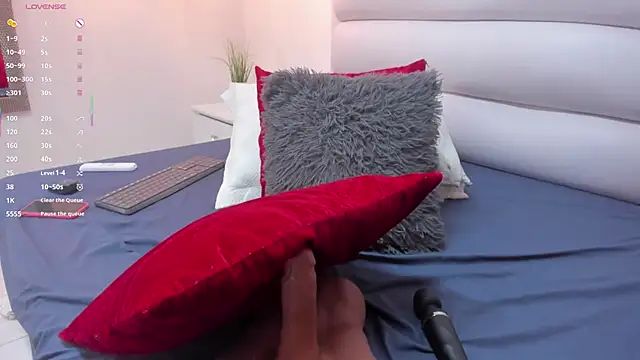 LindaRey  online show from 03-10-25, 04:49