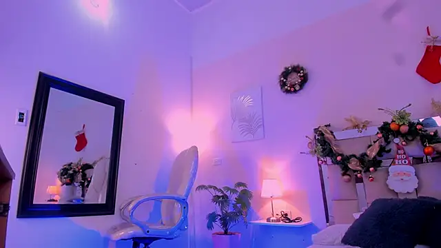 LindaRey  online show from 11-18-25, 04:32