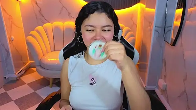 Snapshot of victoria_castillo_b chatting on 02-03-26, 07:52 victoria castillo b online show from 02-03-26, 07:52