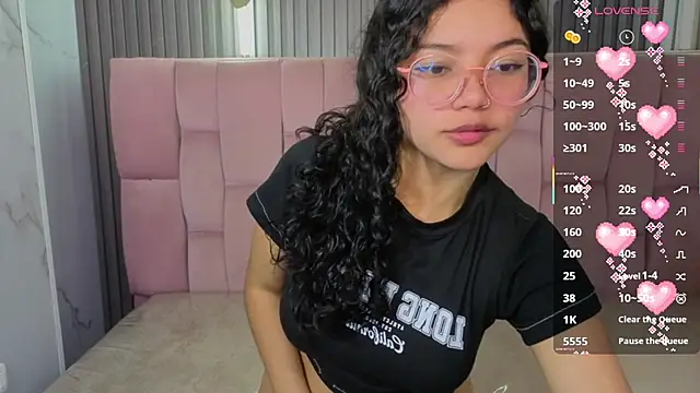 victoria castillo b online show from 12-17-25, 03:11