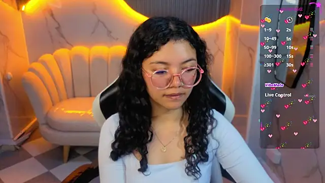 Snapshot of victoria_castillo_b chatting on 02-25-26, 07:47 victoria castillo b online show from 02-25-26, 07:47