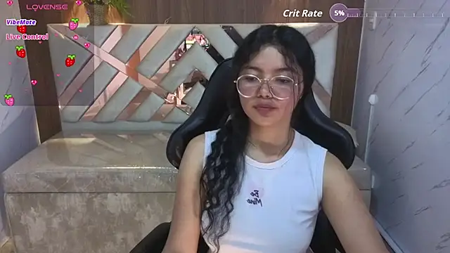 Snapshot of victoria_castillo_b chatting on 10-05-25, 03:14 victoria castillo b online show from 10-05-25, 03:14