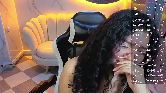 Snapshot of victoria_castillo_b chatting on 01-18-26, 12:47 victoria castillo b online show from 01-18-26, 12:47