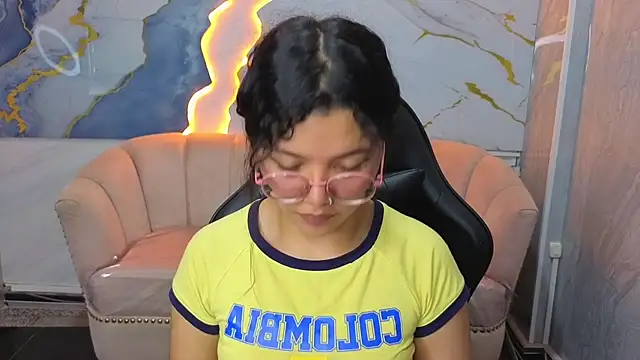 victoria castillo b online show from 04-14-26, 07:41