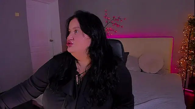 MonaSteele online show from 11-28-25, 01:22