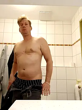 MArciQuarky online show from 09-11-25, 05:13