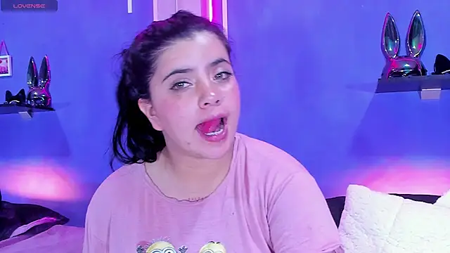 Alexa Espinoza online show from 12-20-24, 06:02