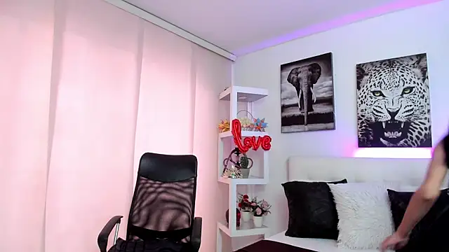 bonnie-love online show from 02-17-25, 07:23