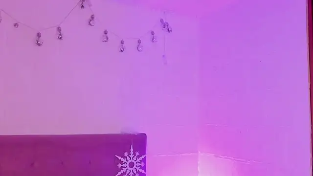 Snapshot of v1cky_ chatting on 12-20-25, 10:45 v1cky online show from 12-20-25, 10:45