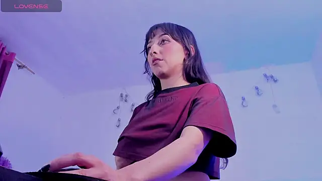 Snapshot of v1cky_ chatting on 10-28-25, 12:00 v1cky online show from 10-28-25, 12:00