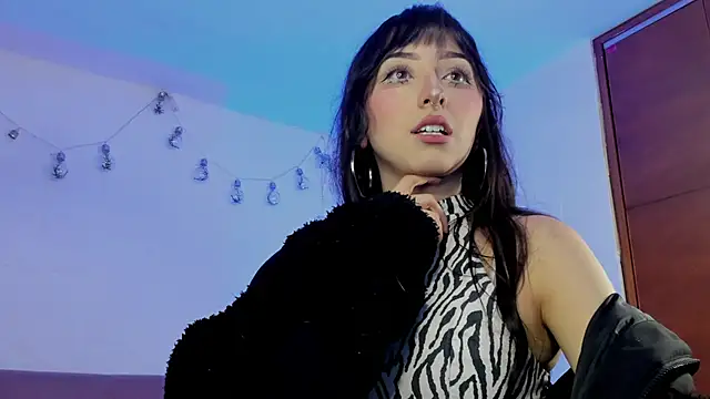 Snapshot of v1cky_ chatting on 10-30-25, 10:28 v1cky online show from 10-30-25, 10:28