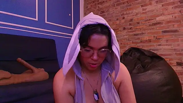 Emmapark  online show from 11-19-25, 06:41