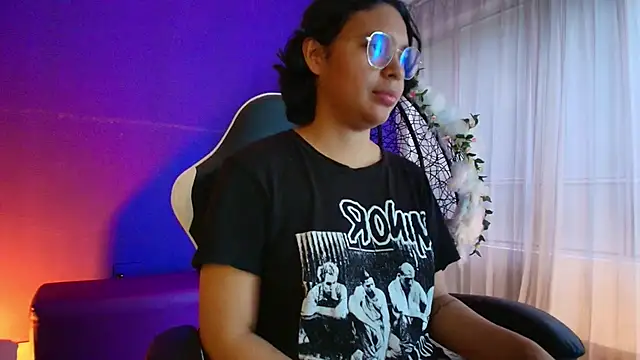 Emmapark  online show from 03-22-26, 07:26