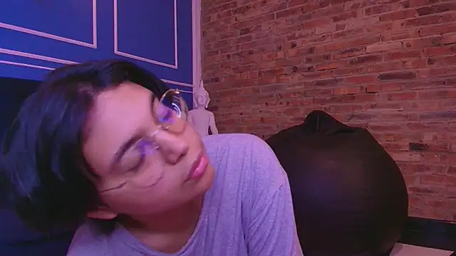 Emmapark  online show from 11-03-25, 02:06