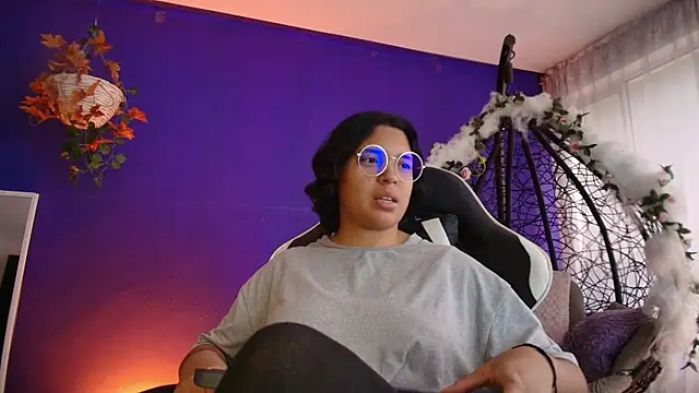 Emmapark  online show from 04-12-26, 04:21