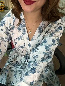 Snapshot of Jen_jennyy1 chatting on 03-22-25, 05:06 Jen jennyy1 online show from 03-22-25, 05:06